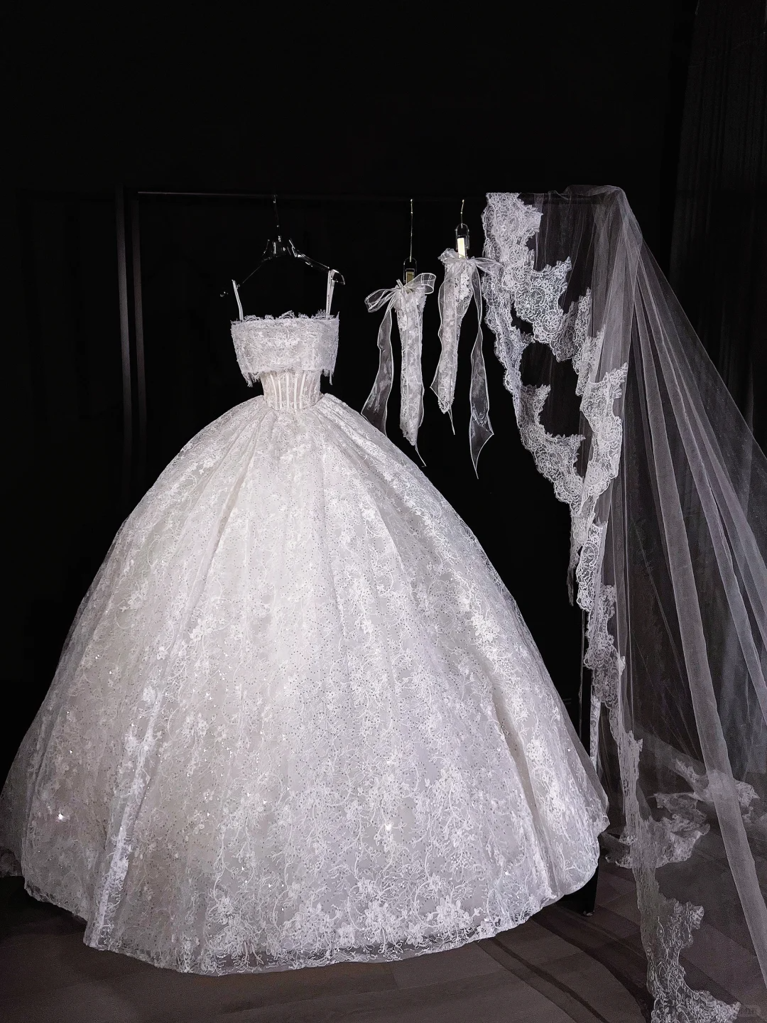 Rustic Wedding Dress Ball Gown Strapless White Lace Long Wedding Dresses Bridal Gowns DP1990