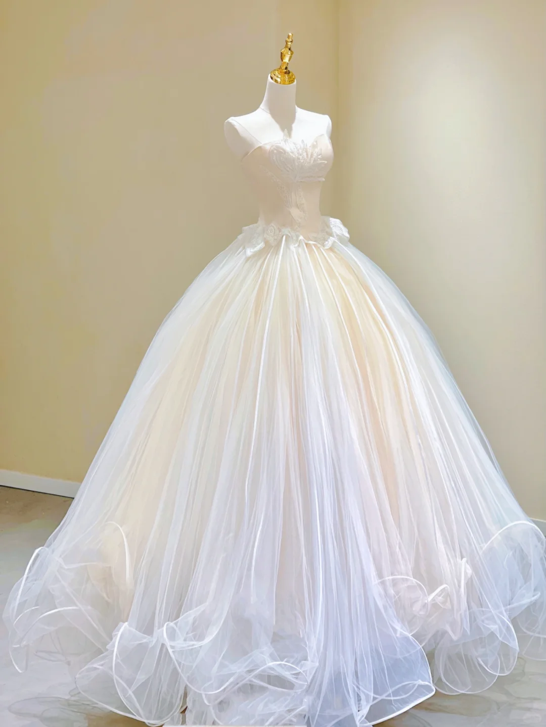 Timeless Ball Gown Sweetheart Tulle Long White Wedding Dresses Brides Dress DP326