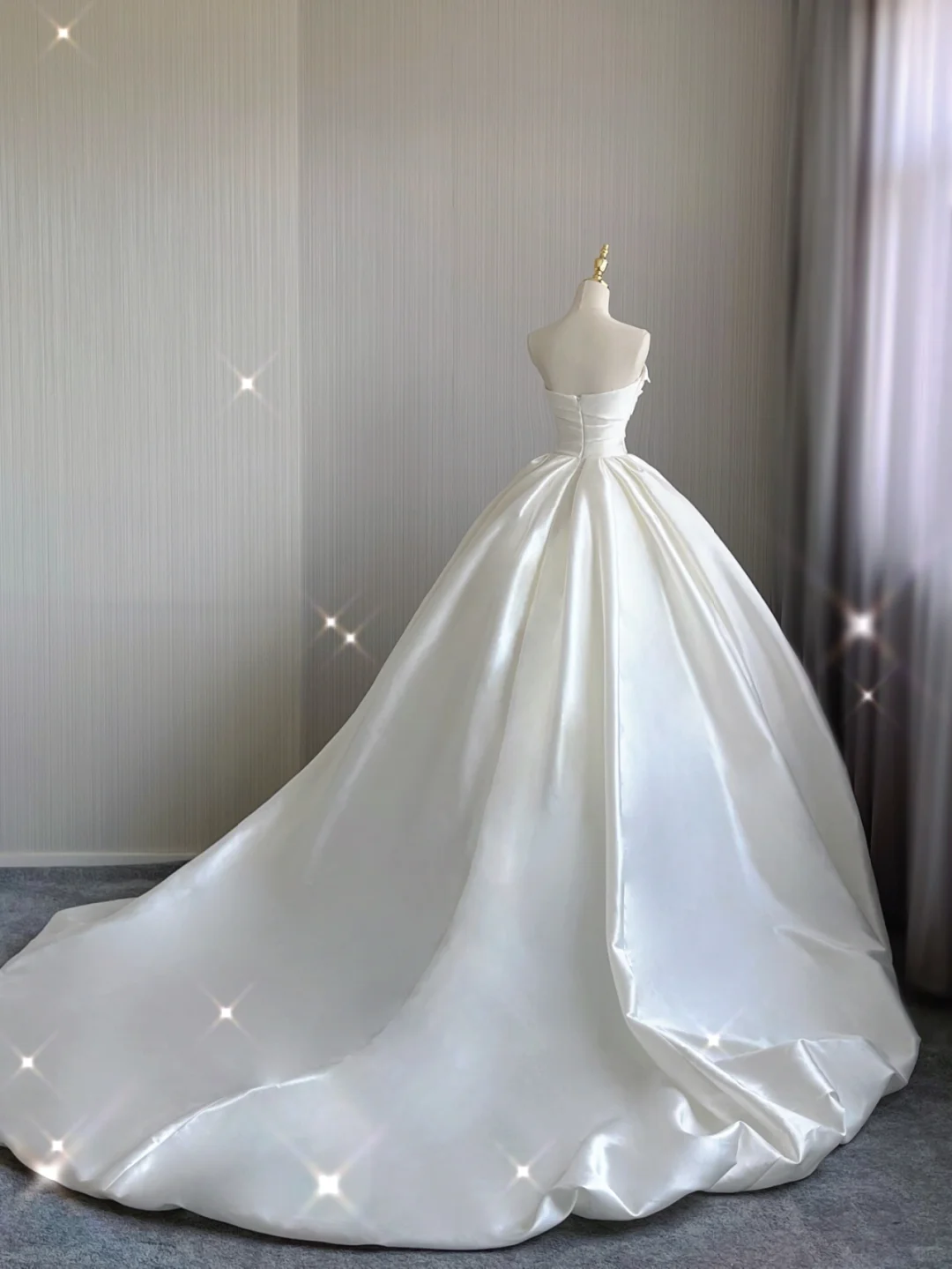 Unique Ball Gown Strapless Ruffles Long Satin White Wedding Dresses Brides Dress DP368