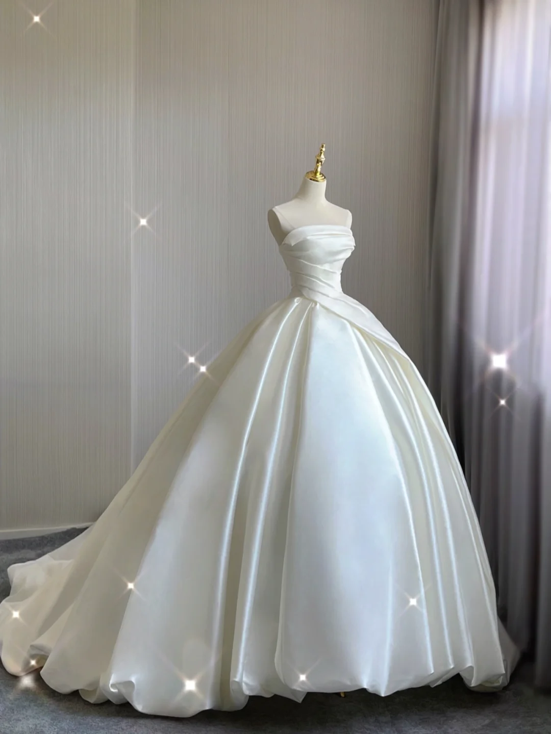 Unique Ball Gown Strapless Ruffles Long Satin White Wedding Dresses Brides Dress DP368