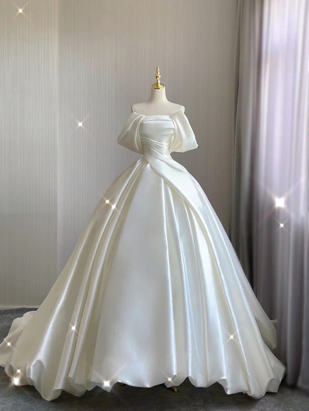 Unique Ball Gown Strapless Ruffles Long Satin White Wedding Dresses Brides Dress DP368