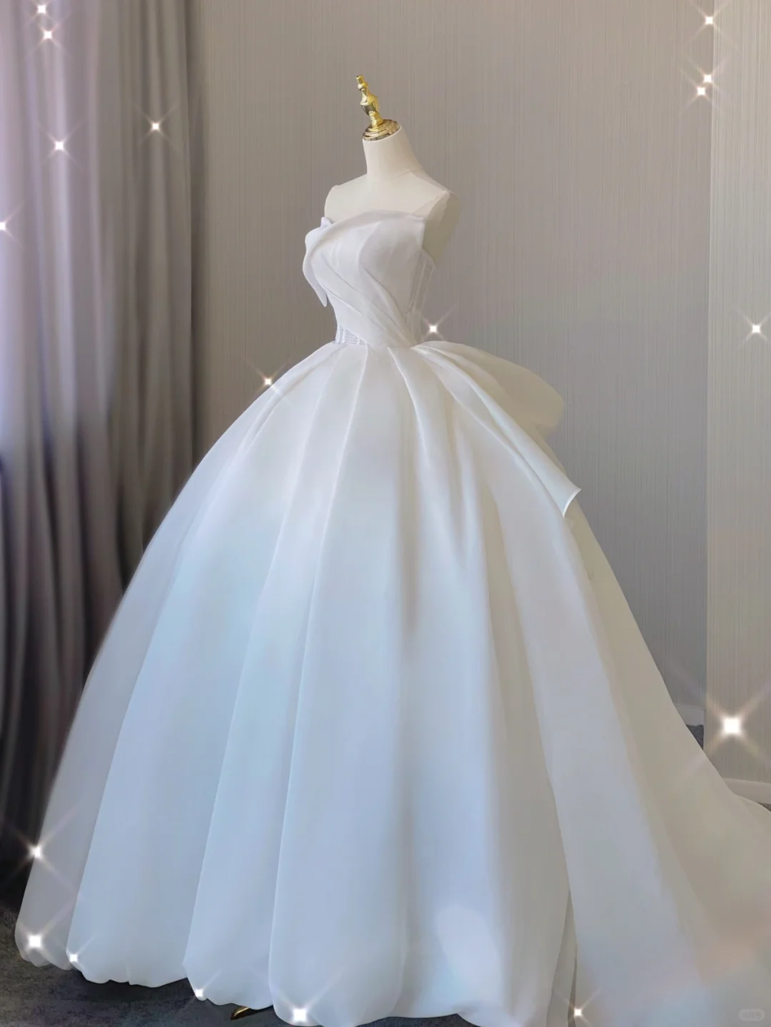 Timeless Ball Gown Strapless Long Satin White Sweep Train Wedding Dresses Brides Dress DP380