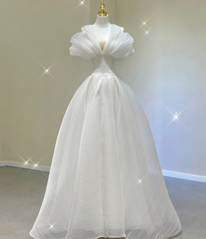 Timeless Ball Gown Strapless Long Tulle White Sweep Train Wedding Dresses Brides Dress DP412