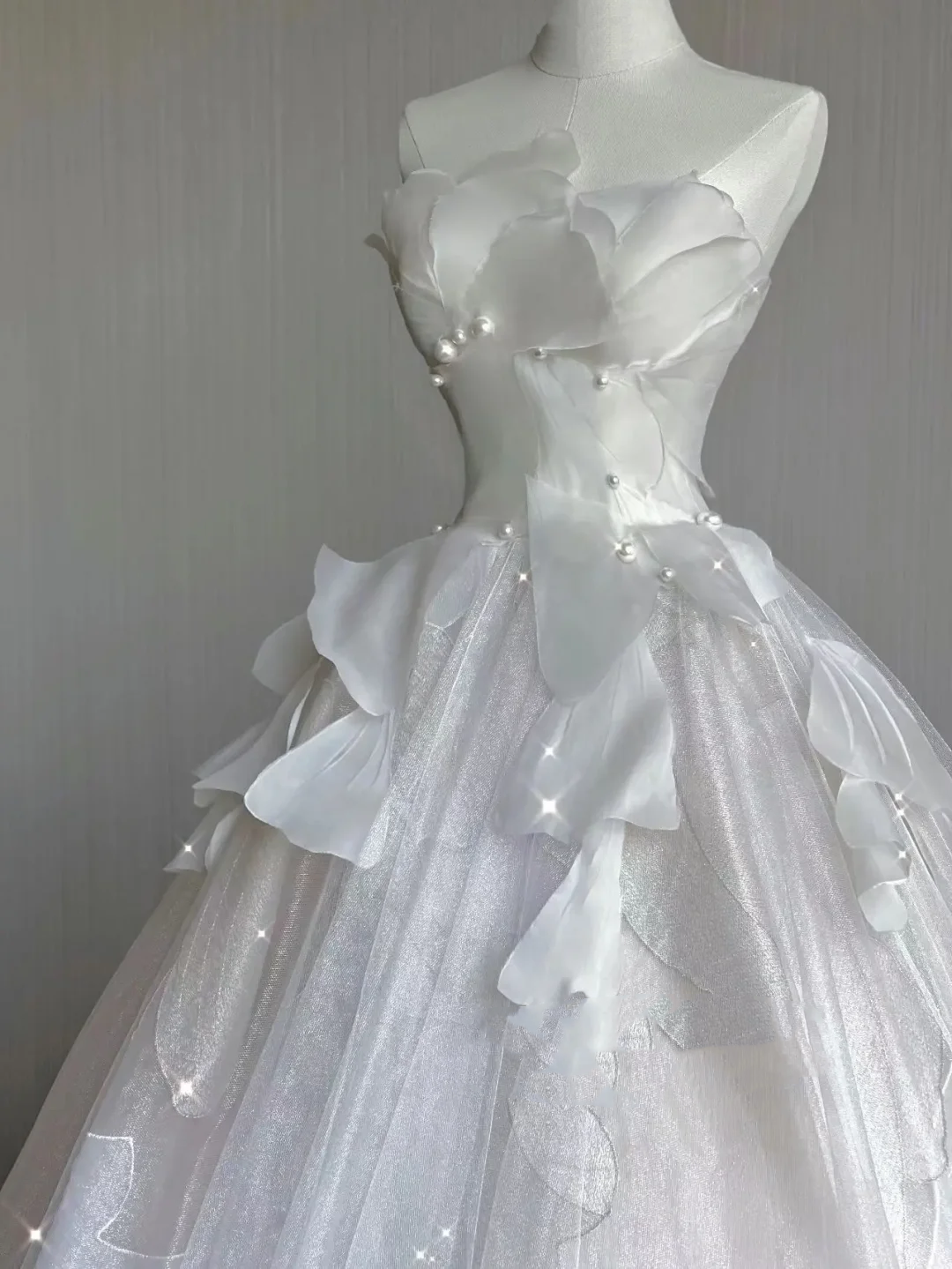 Timeless Ball Gown Strapless Long Tulle White Sweep Train Wedding Dresses Brides Dress DP414