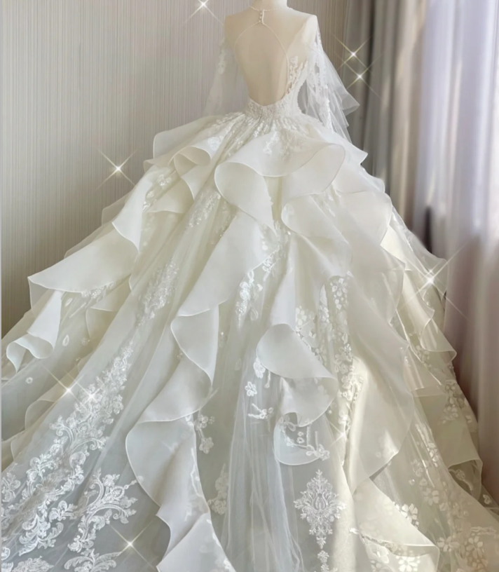 Unique Ball Gown Scoop Neckline Lace Long Sleeves White Wedding Dresses Brides Dress DP419