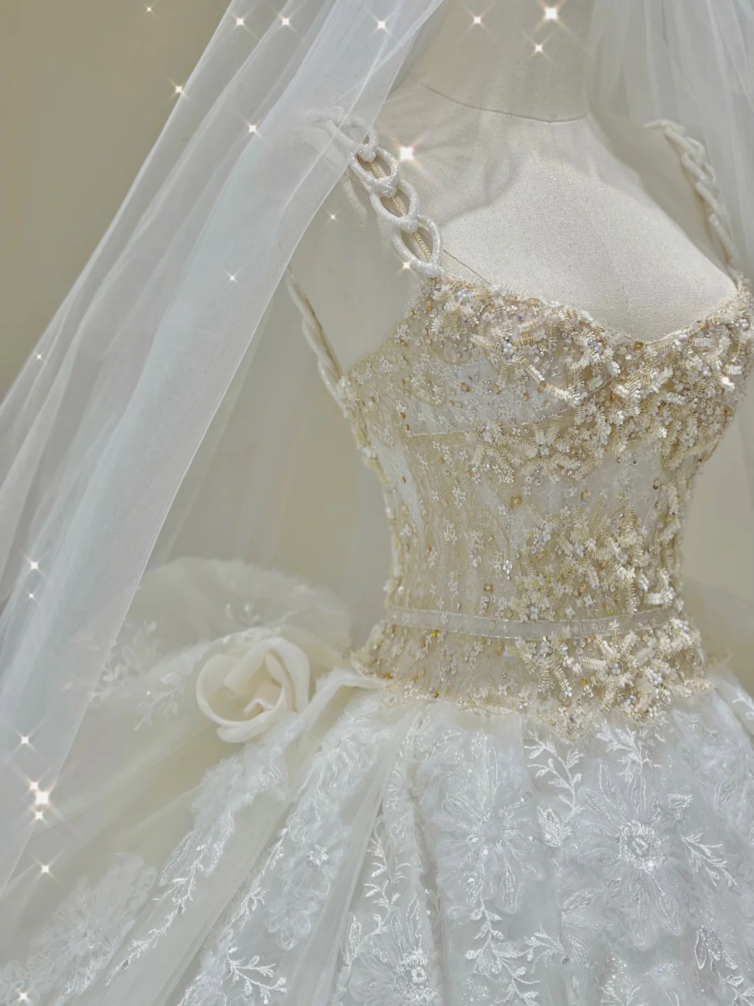 Dreamy Ball Gown Square Neckline Lace Long White Wedding Dresses Brides Dress DP422