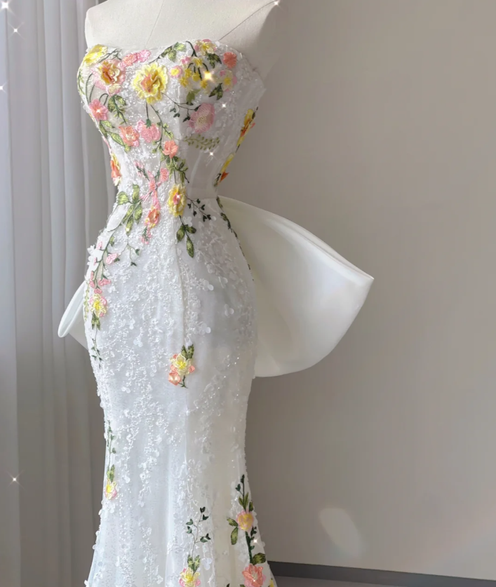 Pretty Mermaid Strapless Lace White Sleeveless Long Prom Dresses Evening Dresses DP446