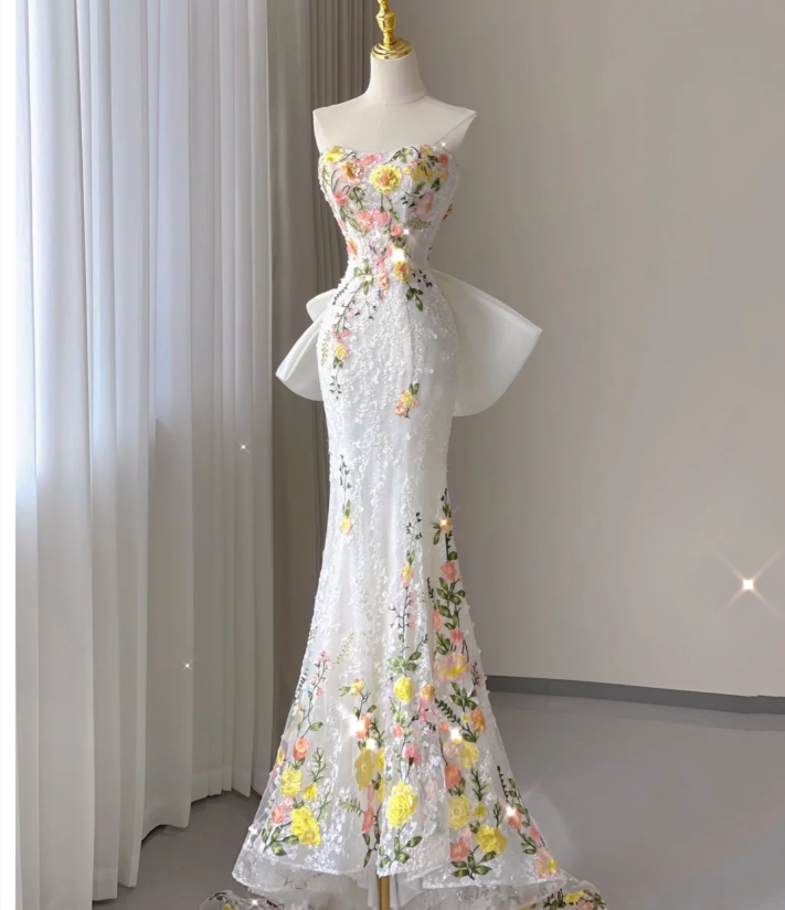 Pretty Mermaid Strapless Lace White Sleeveless Long Prom Dresses Evening Dresses DP446