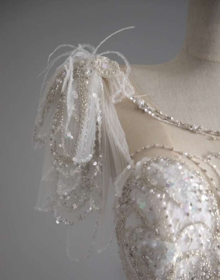 Timeless Ball Gown Scoop Short Sleeves Long Satin White Sweep Train Wedding Dresses Brides Dress DP507