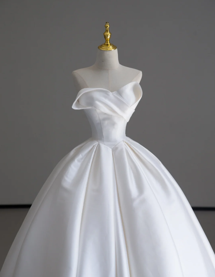 Dreamy Ball Gown Sweetheart Satin Long White Wedding Dresses Summer Brides Dress DP519