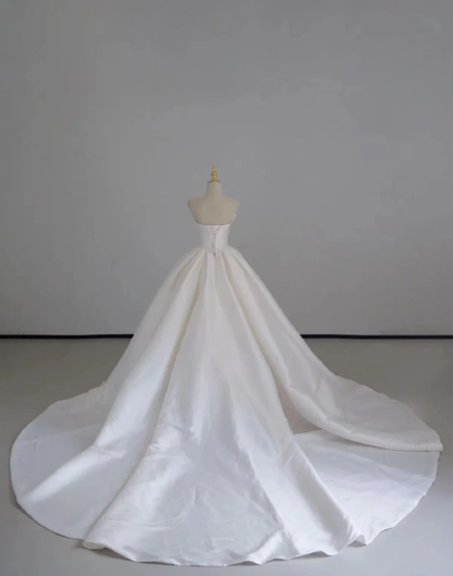 Dreamy Ball Gown Sweetheart Satin Long White Wedding Dresses Summer Brides Dress DP519