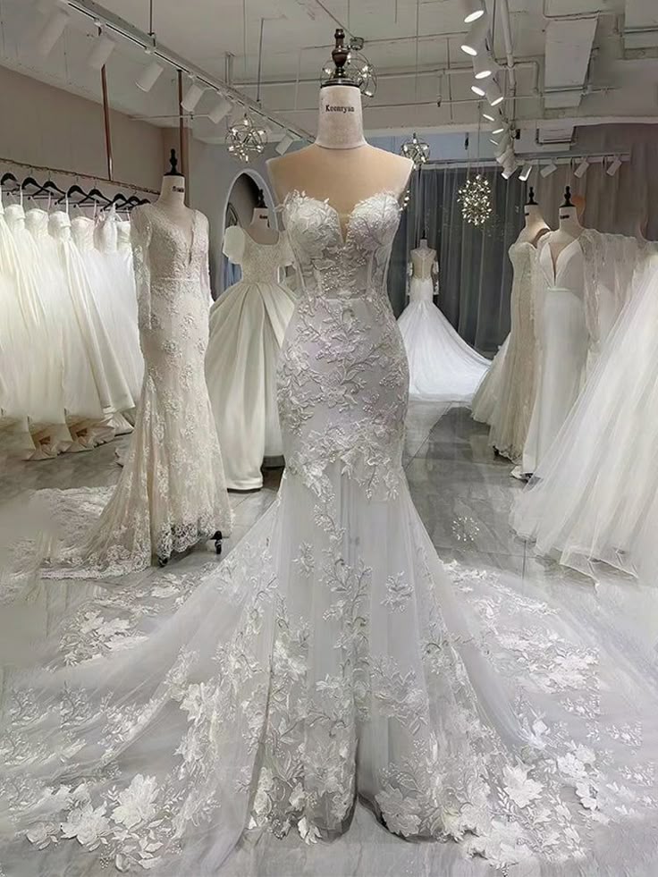 Stunning Mermaid Sweetheart Lace Appliques Wedding Dress With Train DP607