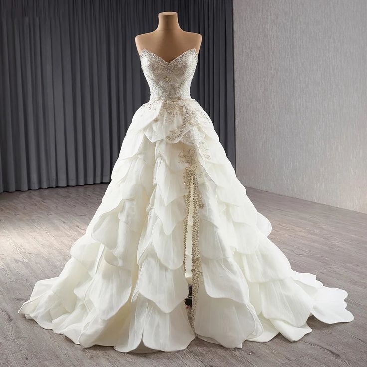 Luxury Ball Gown Wedding Dresses Sleeveless Strapless Sequin Wedding Dress With Train DP610
