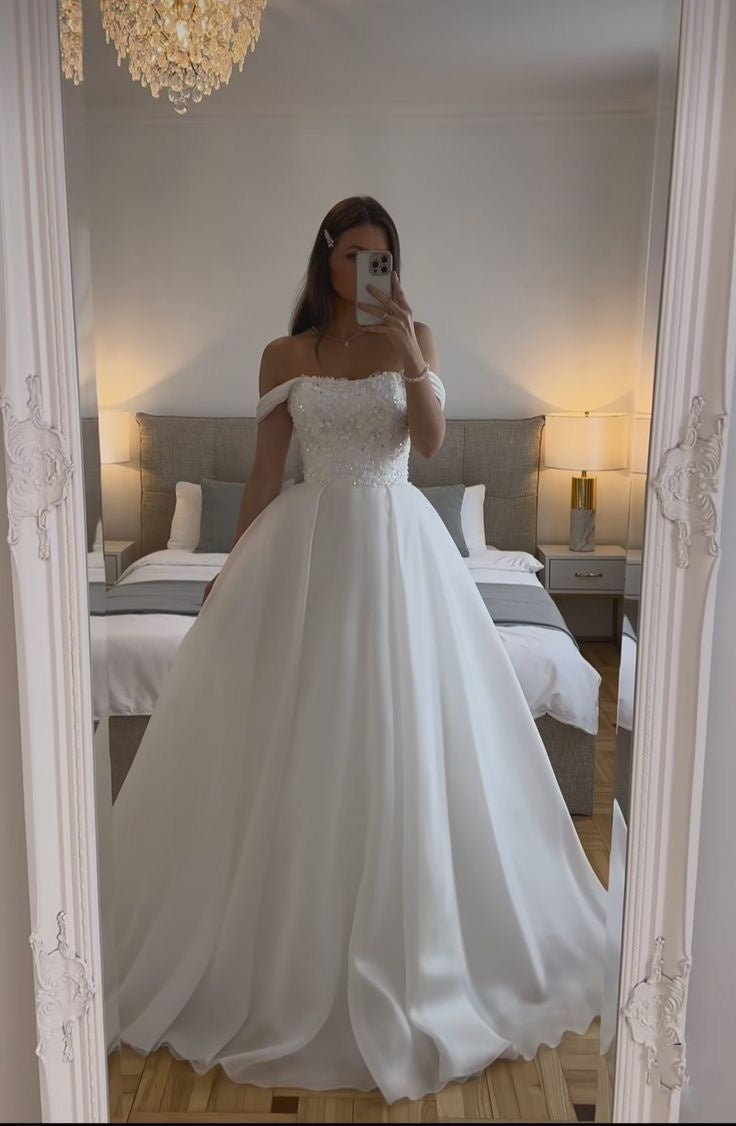 Chic Ball Gown Off The Shoulder Sweetheart White Wedding Dresses Ruffles Tulle Bridal Gowns DP617
