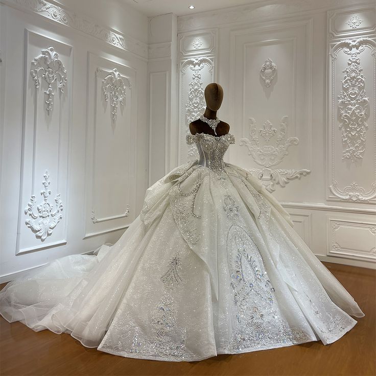 Chic Bridal Gown Wedding Dress Luxury Off The Shoulder Straps Lace Appliques Bridal Gowns DP628