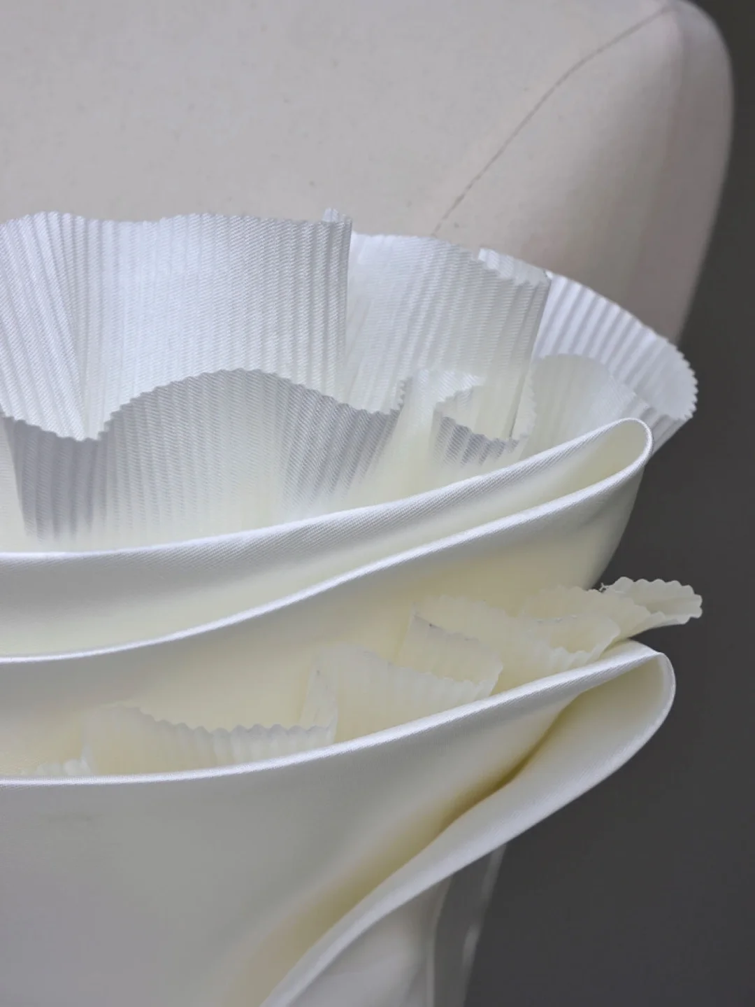 Unique Bridal Gown Ball Gown Strapless White Satin Wedding Dresses Bridal Gowns DP641