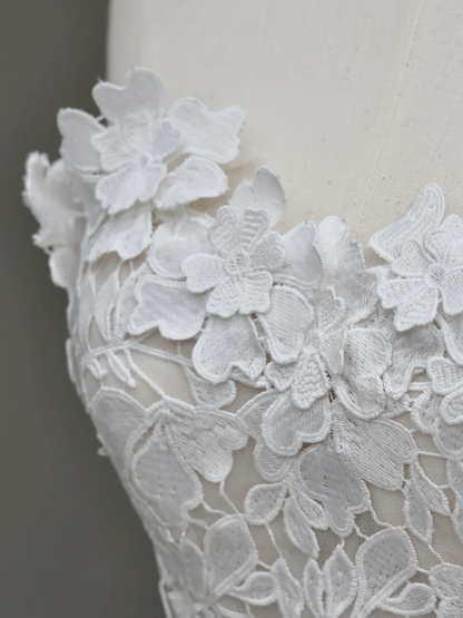 Unique Bridal Gown Ball Gown Strapless White Lace Wedding Dresses Bridal Gowns DP653