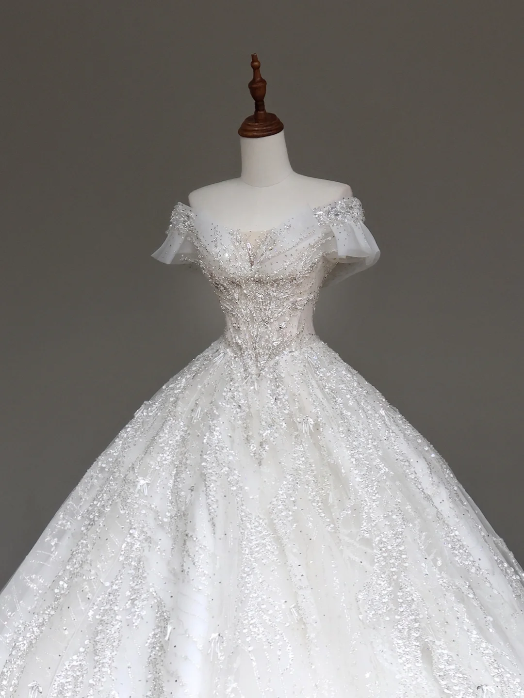 Luxury Ball Gown Wedding Dresses Off The Shoulder Short Sleeves Sequin Wedding Dress With Train DP648