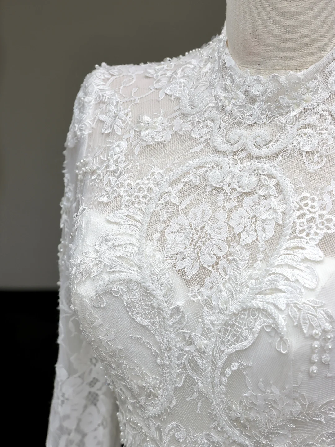 Vintage Mermaid High Neckline White Long Sleeves Lace Wedding Dress Elegant Brides Dress DP652