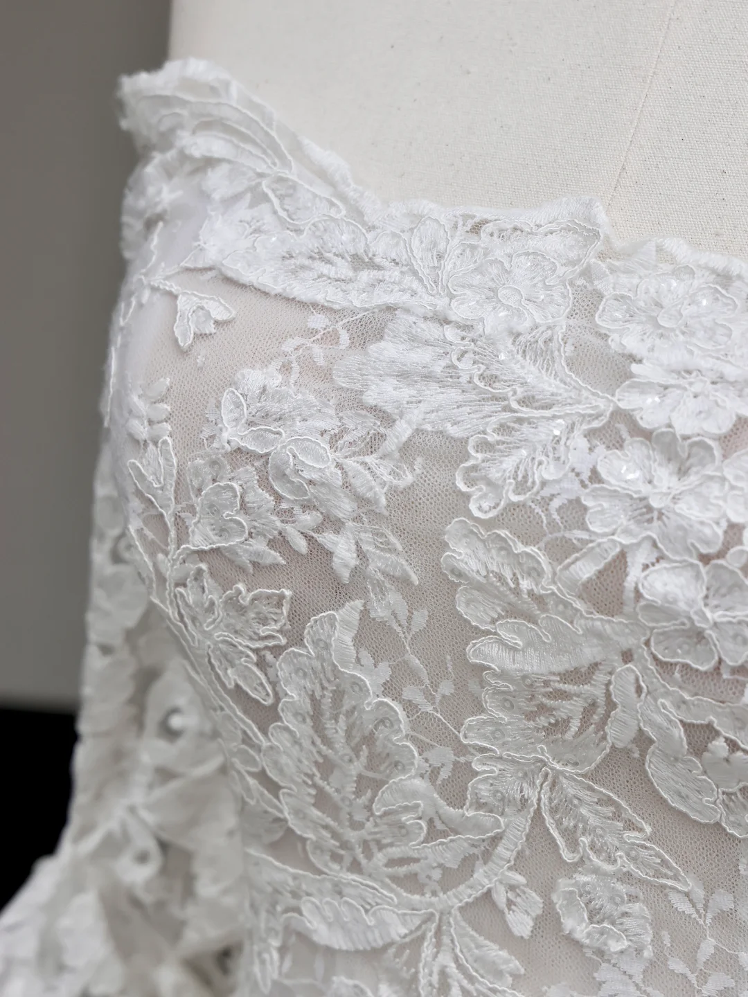 Classy Elegant A Line Off The Shoulder White Lace Long Sleeves Wedding Dress Brides Dress DP656