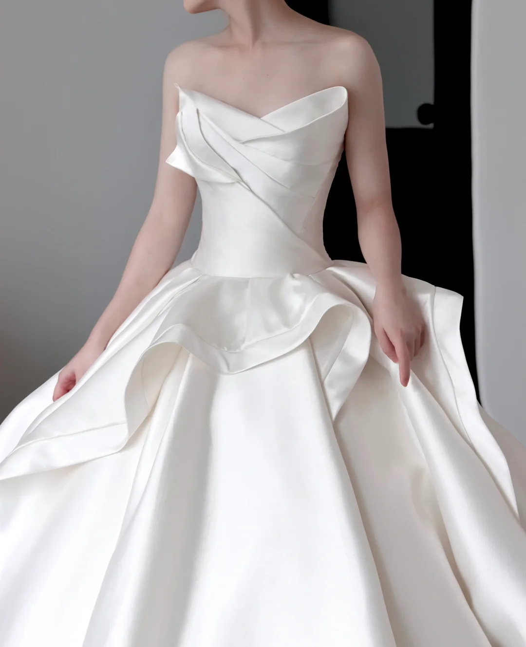 Unique Bridal Gown Ball Gown Sweetheart White Satin Wedding Dresses Bridal Gowns DP666