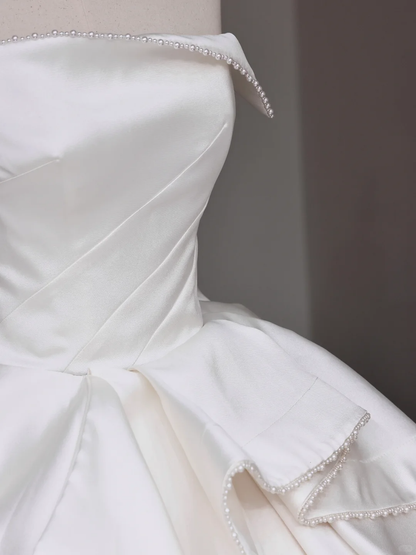 Unique Bridal Gown Ball Gown Strapless Pearls White Satin Wedding Dresses Bridal Gowns DP676