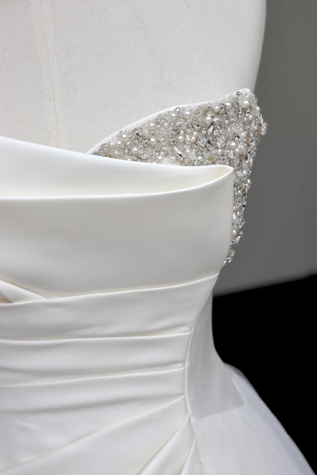 Unique Bridal Gown Mermaid Strapless White Satin Wedding Dresses Slit Bridal Gowns DP679