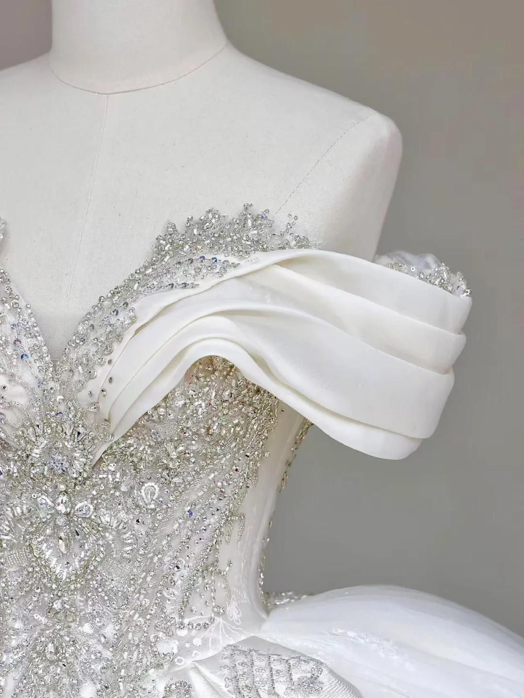 Classy Elegant Ball Gown Off The Shoulder Sequin White Short Sleeves Wedding Dress Brides Dress DP681