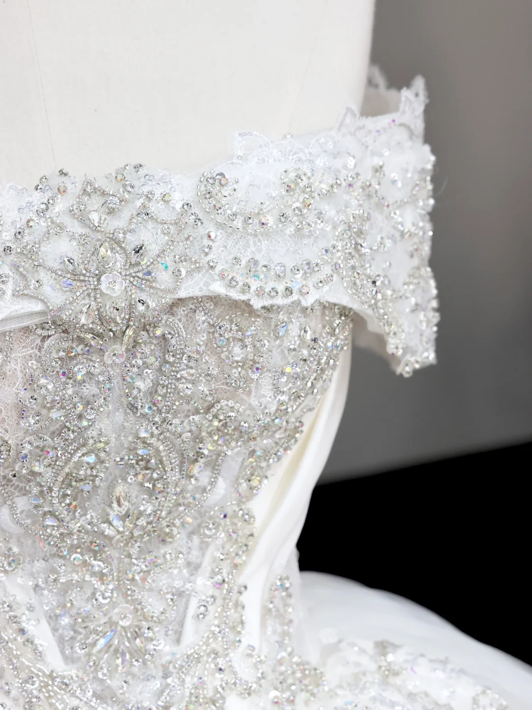 Classy Elegant Ball Gown Off The Shoulder Sequin White Short Sleeves Wedding Dress Brides Dress DP685