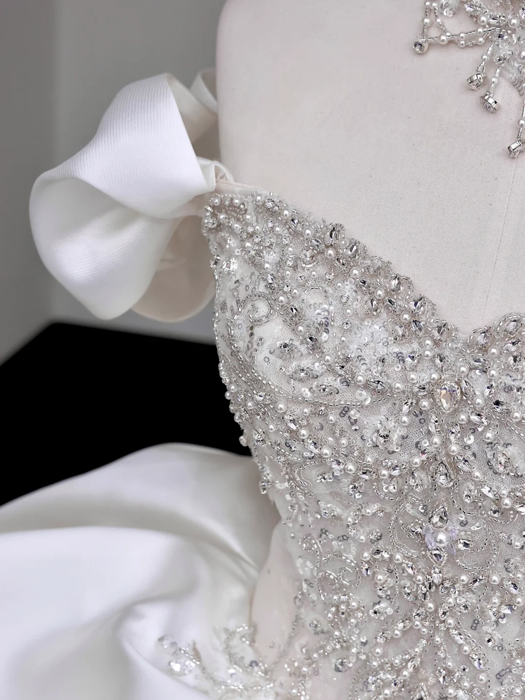 Classy Elegant Ball Gown Off The Shoulder Satin White Short Sleeves Wedding Dress Brides Dress DP688