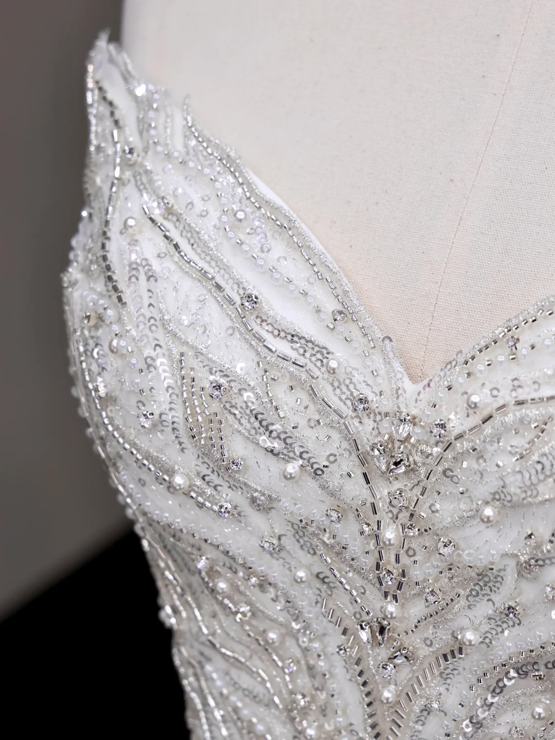 Unique Bridal Gown Mermaid Sweetheart White Satin Wedding Dresses Beads Bridal Gowns DP690