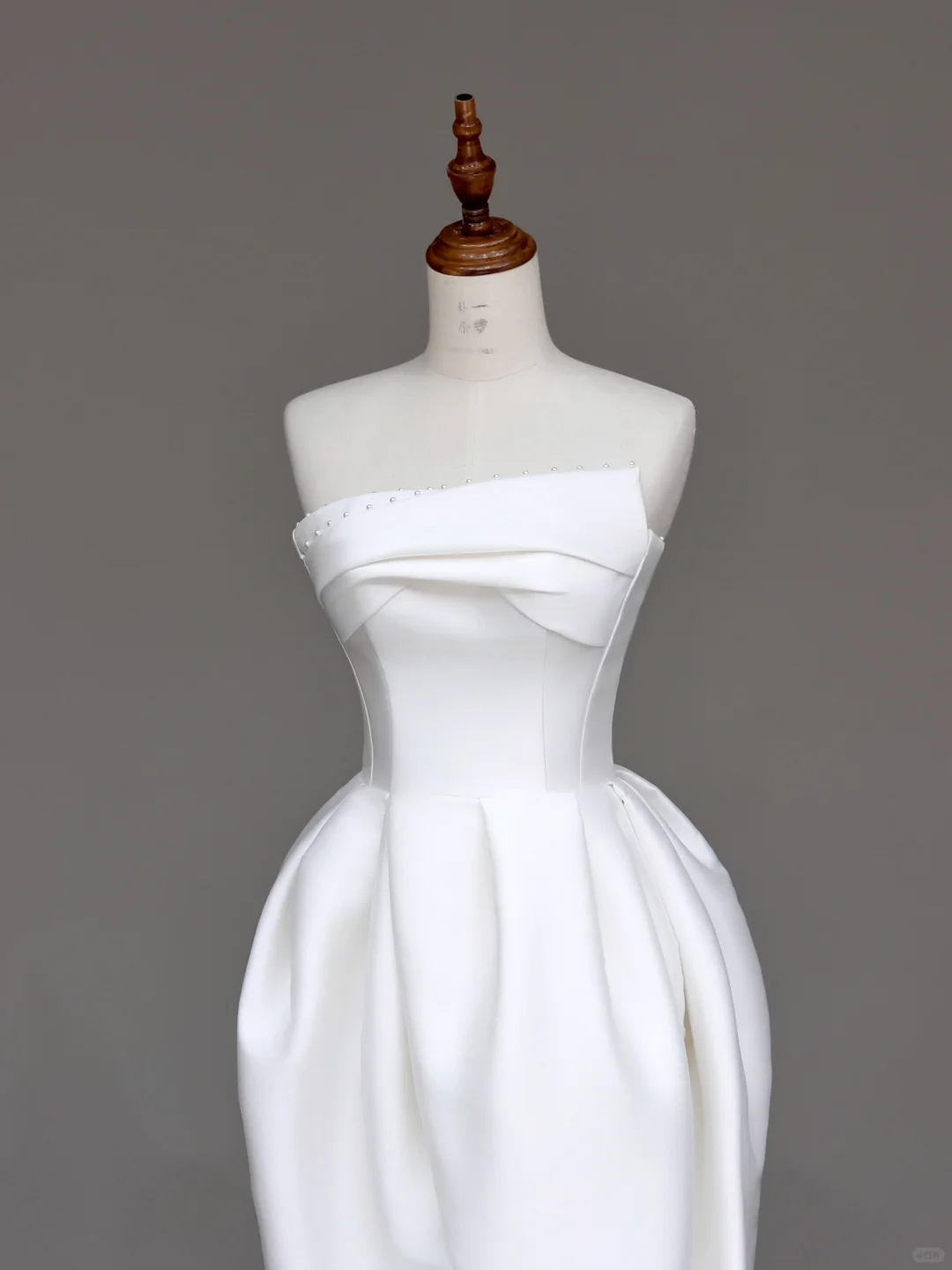 Unique Bridal Gown A line Strapless Satin Ivory Wedding Dresses Minimalist Bridal Gowns DP691