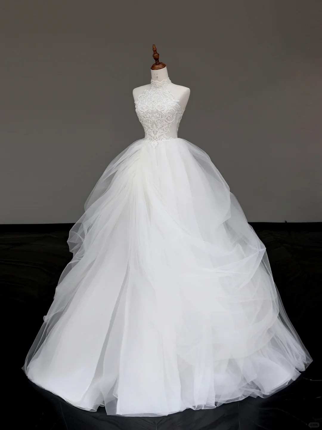 Unique Bridal Gown Ball Gown High Neckline Sleeveless Tulle White Wedding Dresses Bridal Gowns DP693