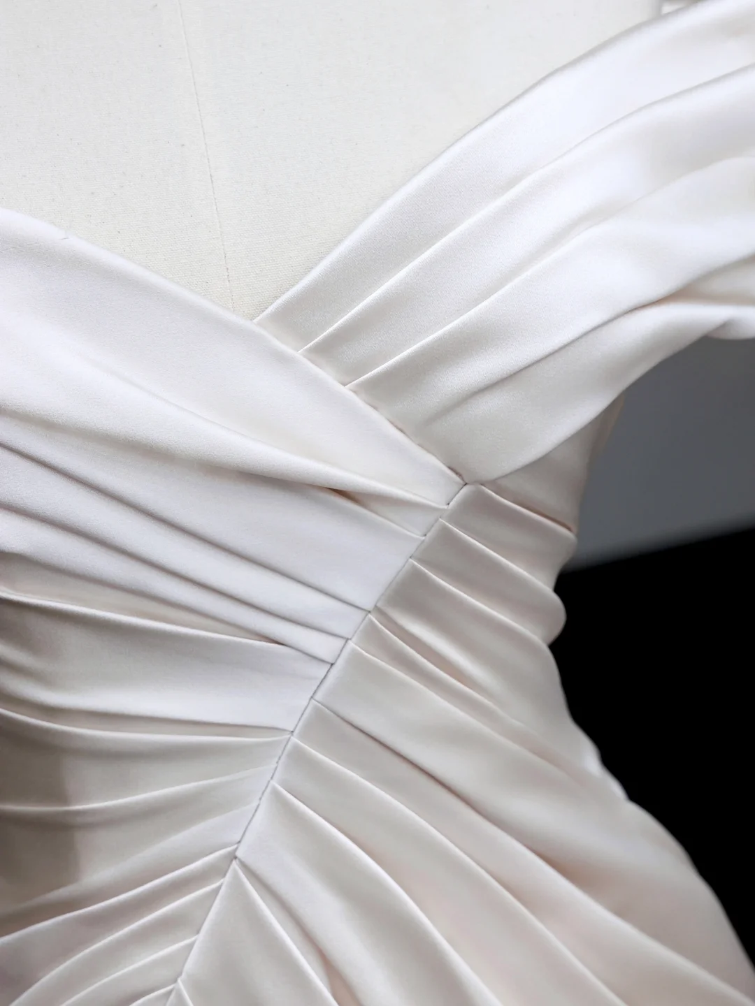 Unique Bridal Gown Mermaid Off The Shoulder Satin Ivory Slit Wedding Dresses Bridal Gowns DP694