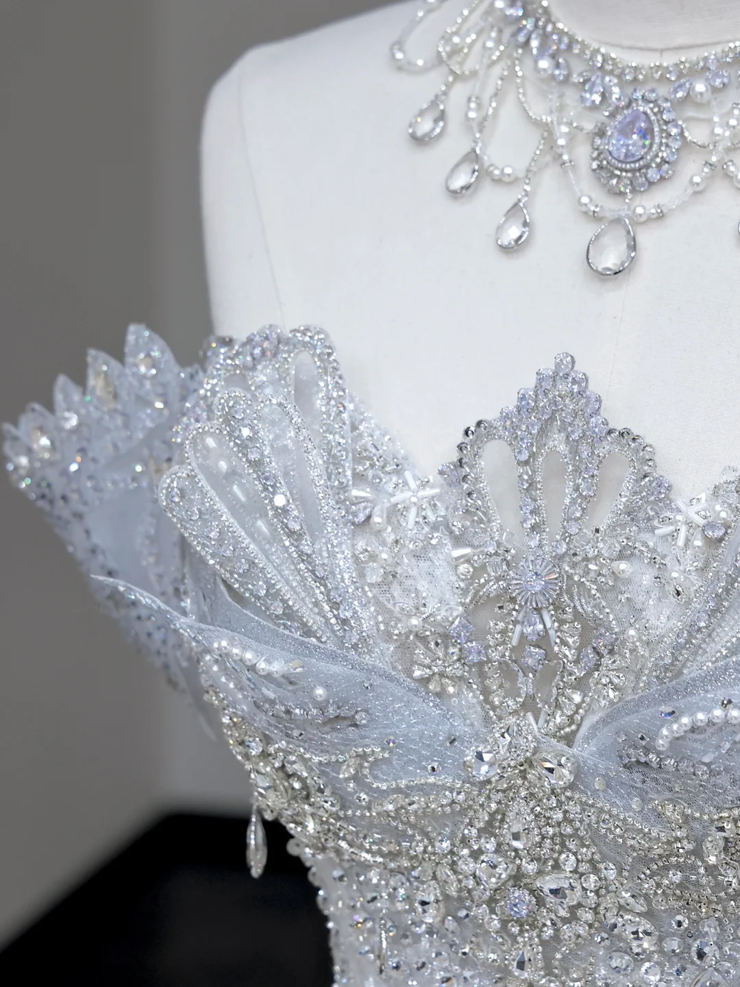 Classy Elegant Ball Gown Off The Shoulder Sequin White Short Sleeves Wedding Dress Brides Dress DP702