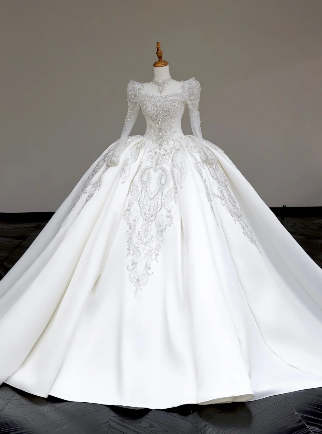 Unique Bridal Gown Ball Gown Sweetheart Long Sleeves White Sequin Wedding Dresses Bridal Gowns DP706