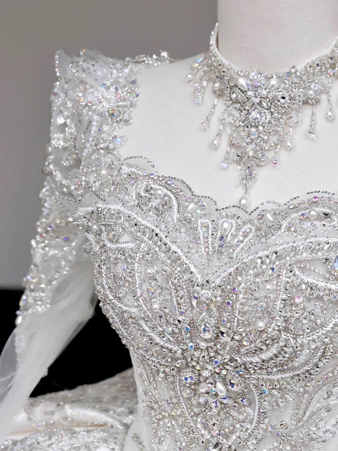 Unique Bridal Gown Ball Gown Sweetheart Long Sleeves White Sequin Wedding Dresses Bridal Gowns DP706