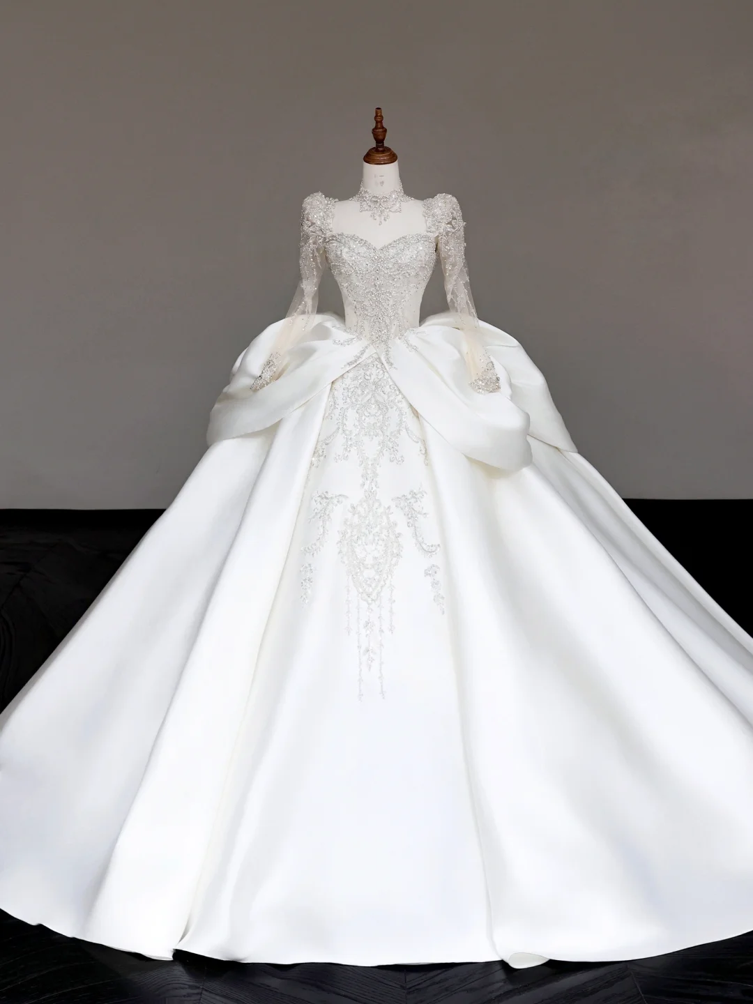 Unique Bridal Gown Ball Gown Sweetheart Long Sleeves White Sequin Wedding Dresses Bridal Gowns DP714
