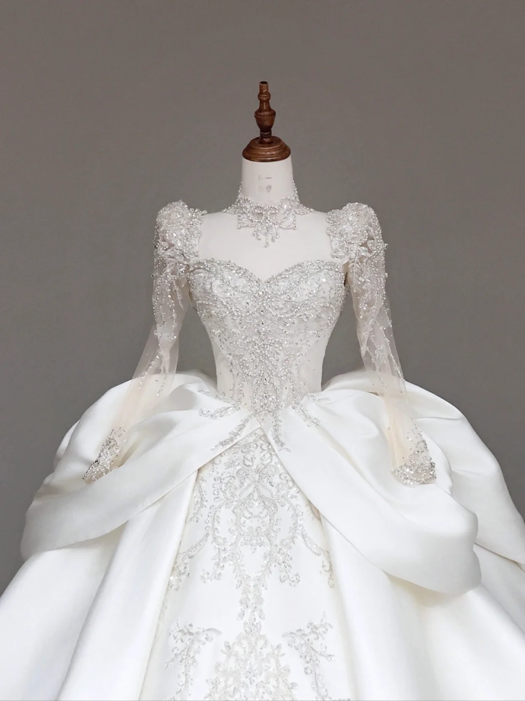 Unique Bridal Gown Ball Gown Sweetheart Long Sleeves White Sequin Wedding Dresses Bridal Gowns DP714