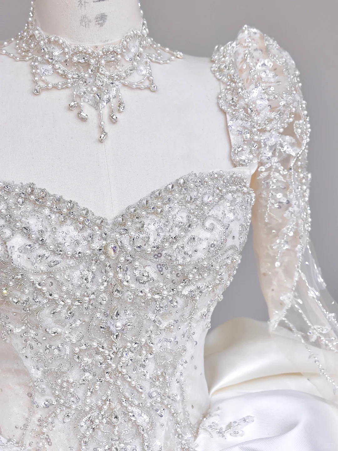 Unique Bridal Gown Ball Gown Sweetheart Long Sleeves White Sequin Wedding Dresses Bridal Gowns DP714