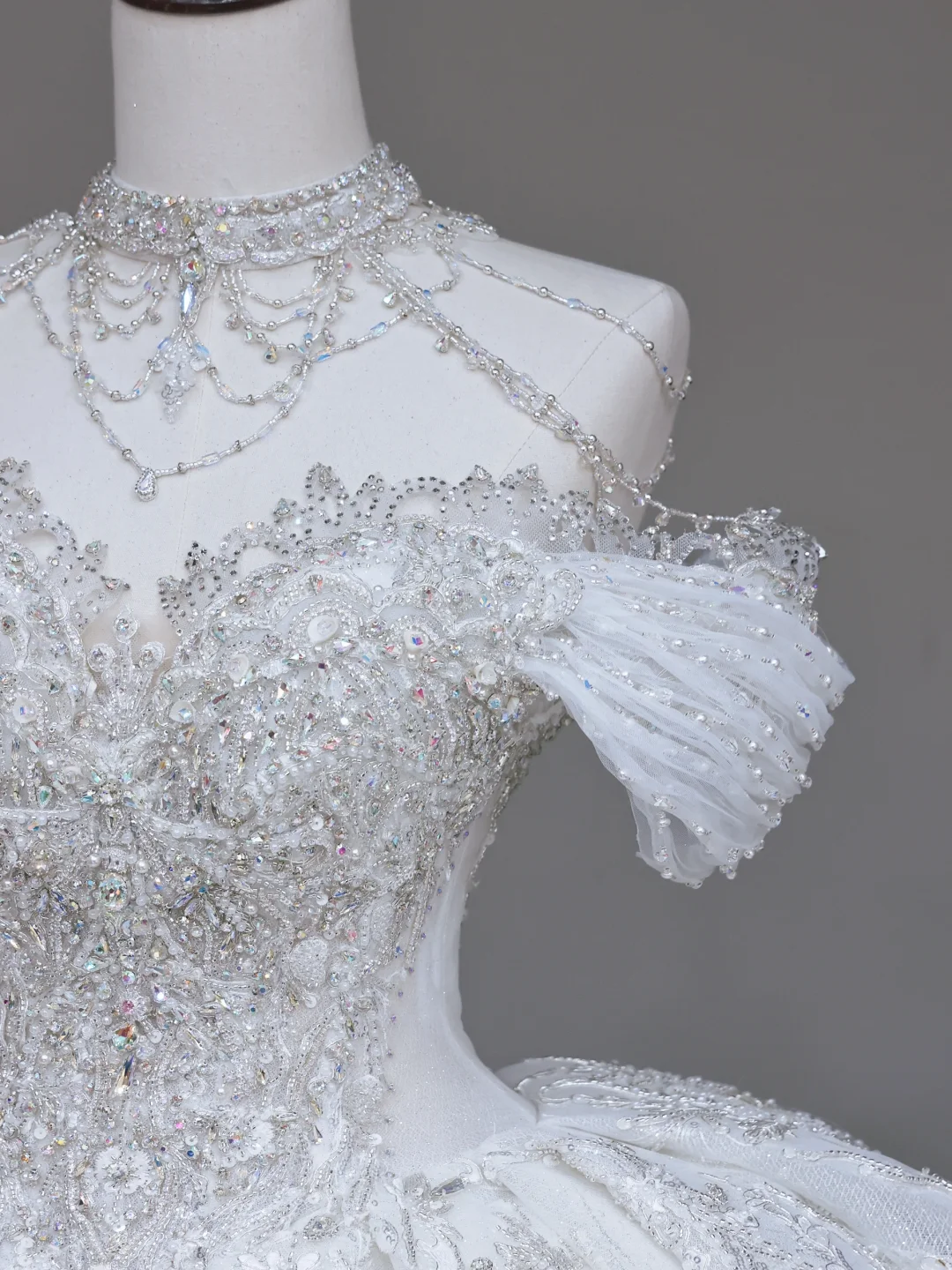 Unique Bridal Gown Ball Gown High Neckline White Sequin Wedding Dresses Bridal Gowns DP720