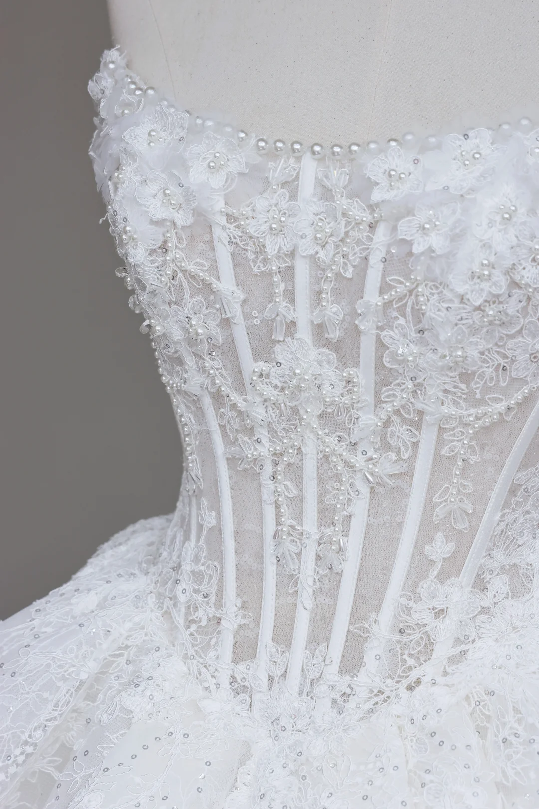 Unique Bridal Gown Ball Gown Sweetheart Lace White Satin Wedding Dresses Bridal Gowns DP684