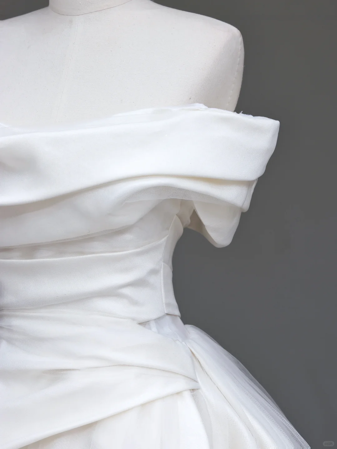 Unique Bridal Gown Ball Gown Off The Shoulder White Satin Wedding Dresses Bridal Gowns DP723