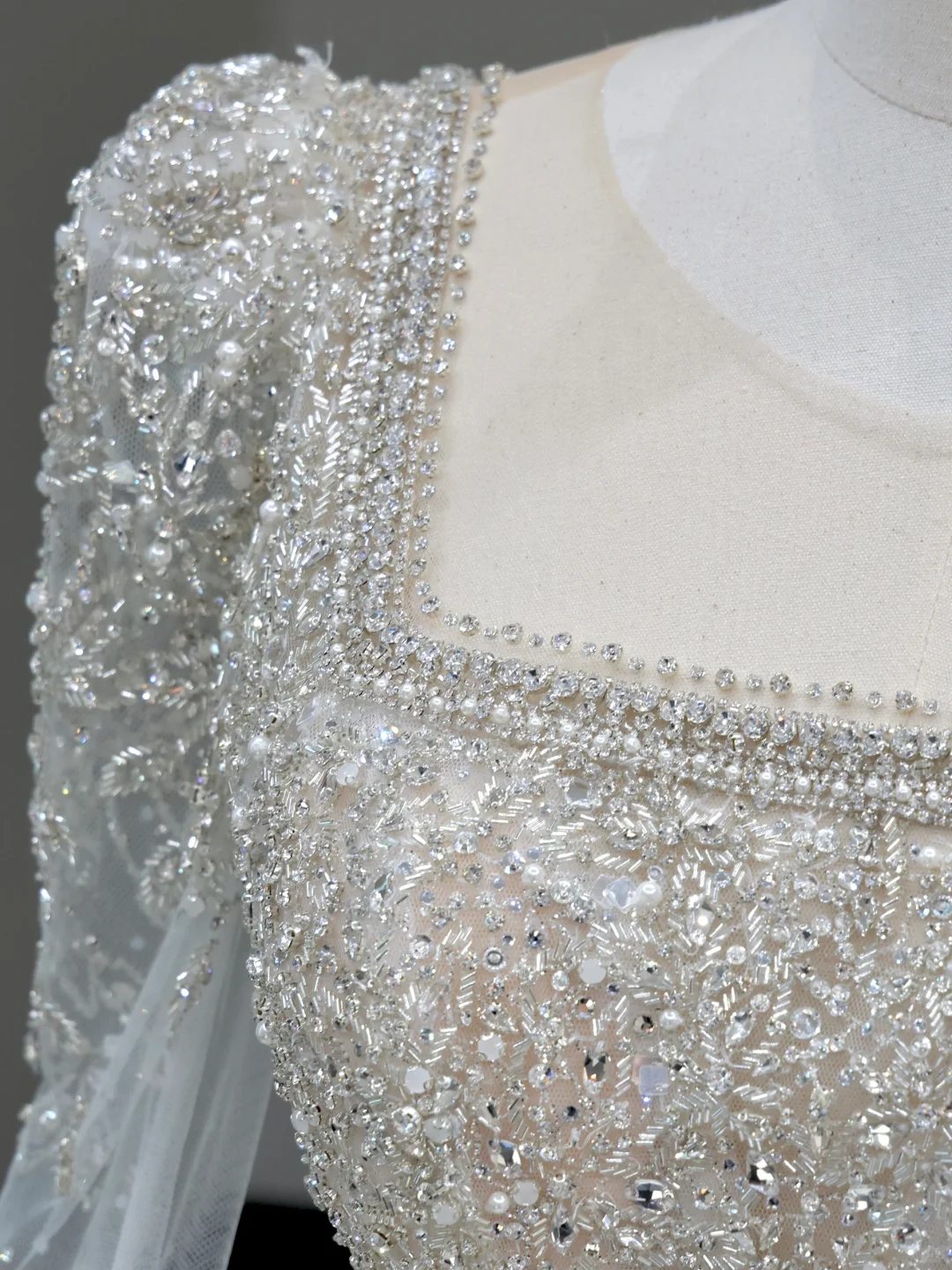 Unique Bridal Gown Ball Gown Square Neckline White Sequin Wedding Dresses Bridal Gowns DP792