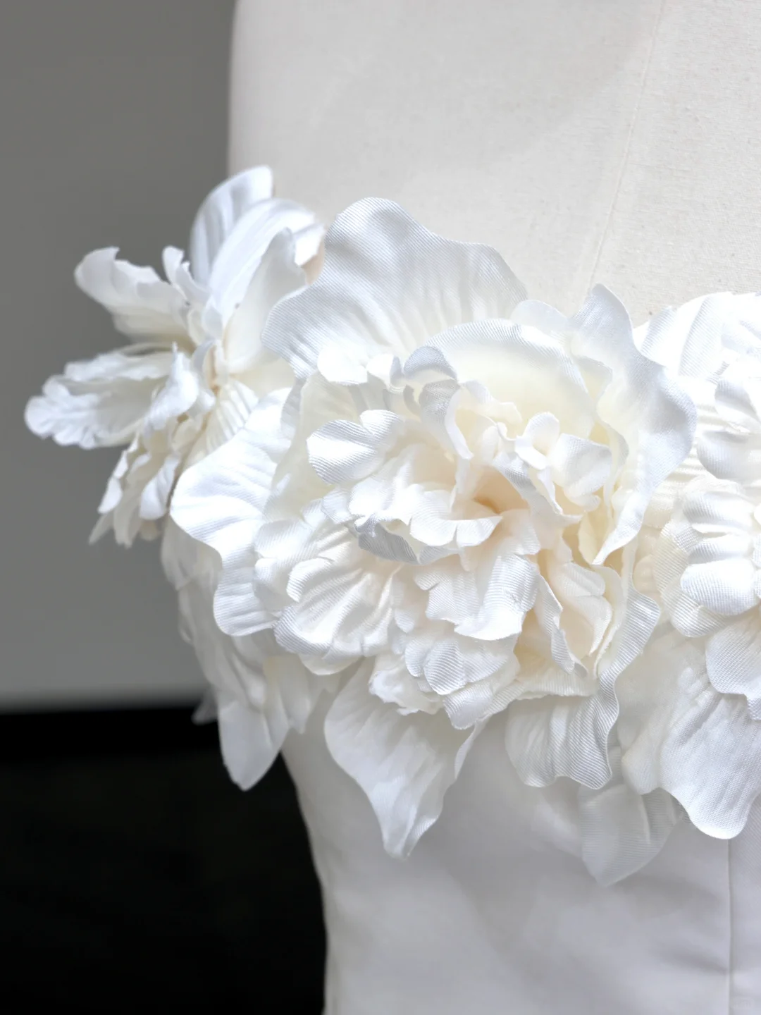 Unique Bridal Gown A line Strapless Satin White Wedding Dresses Minimalist Bridal Gowns DP796