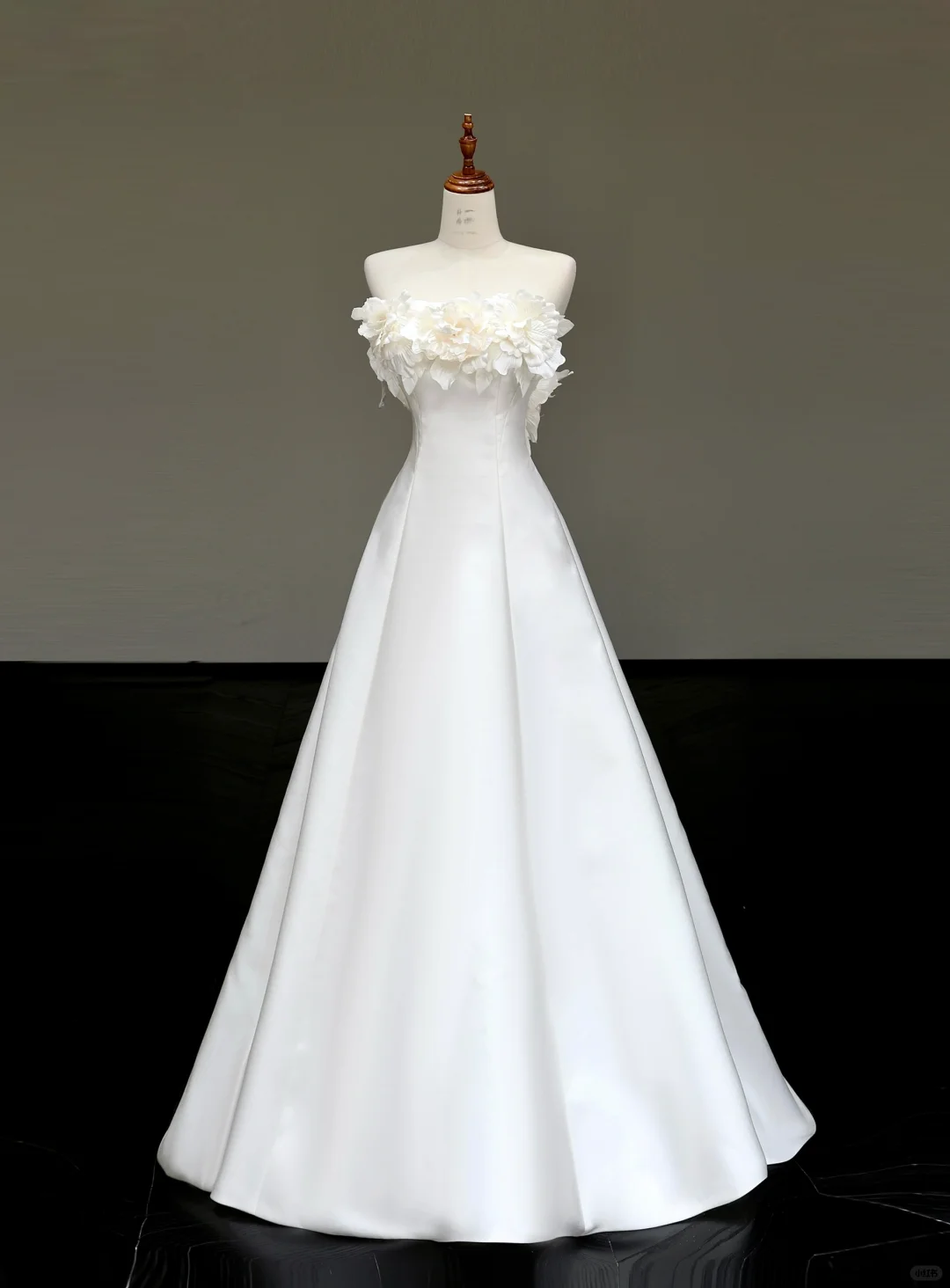 Unique Bridal Gown A line Strapless Satin White Wedding Dresses Minimalist Bridal Gowns DP796