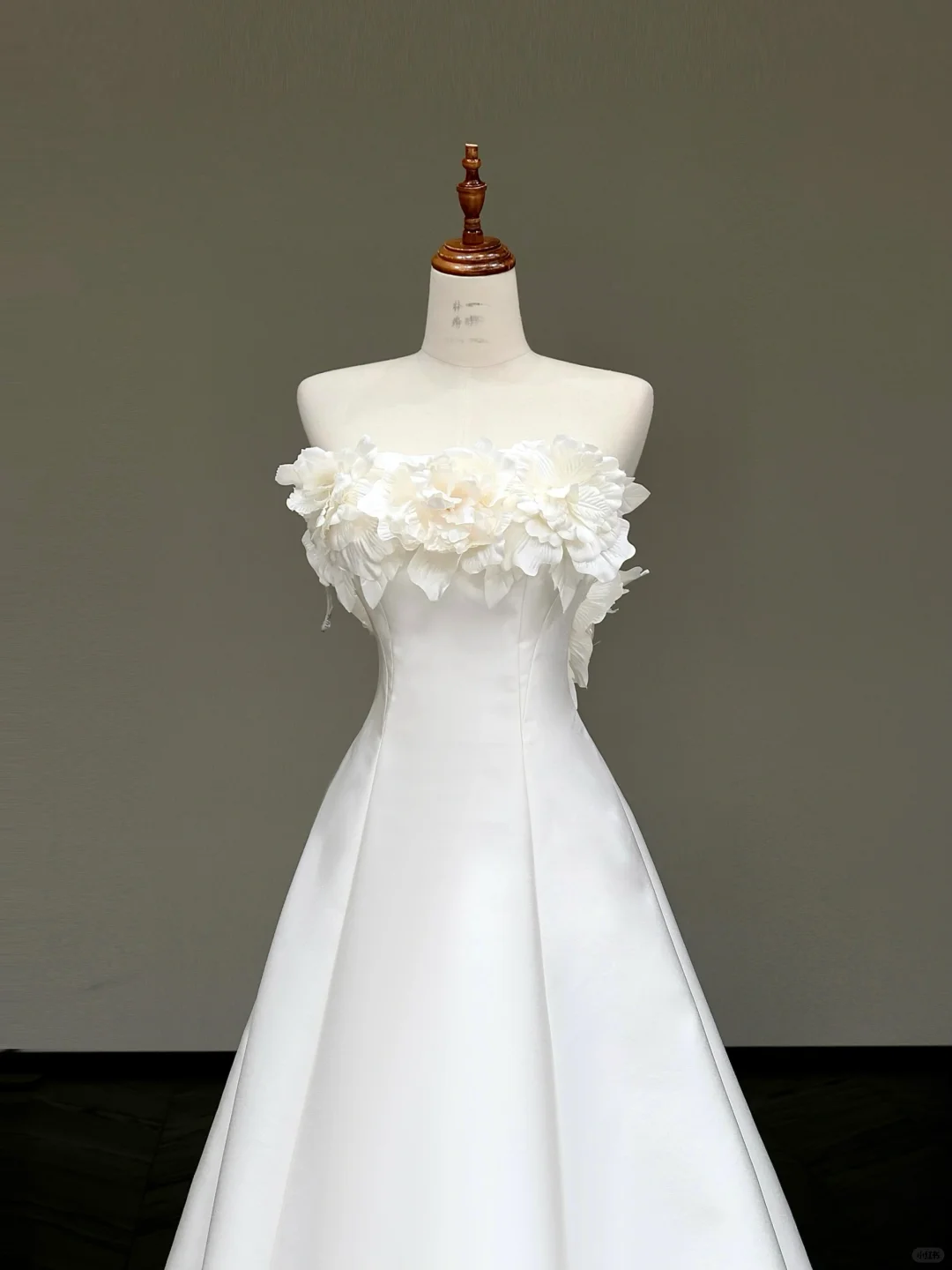 Unique Bridal Gown A line Strapless Satin White Wedding Dresses Minimalist Bridal Gowns DP796