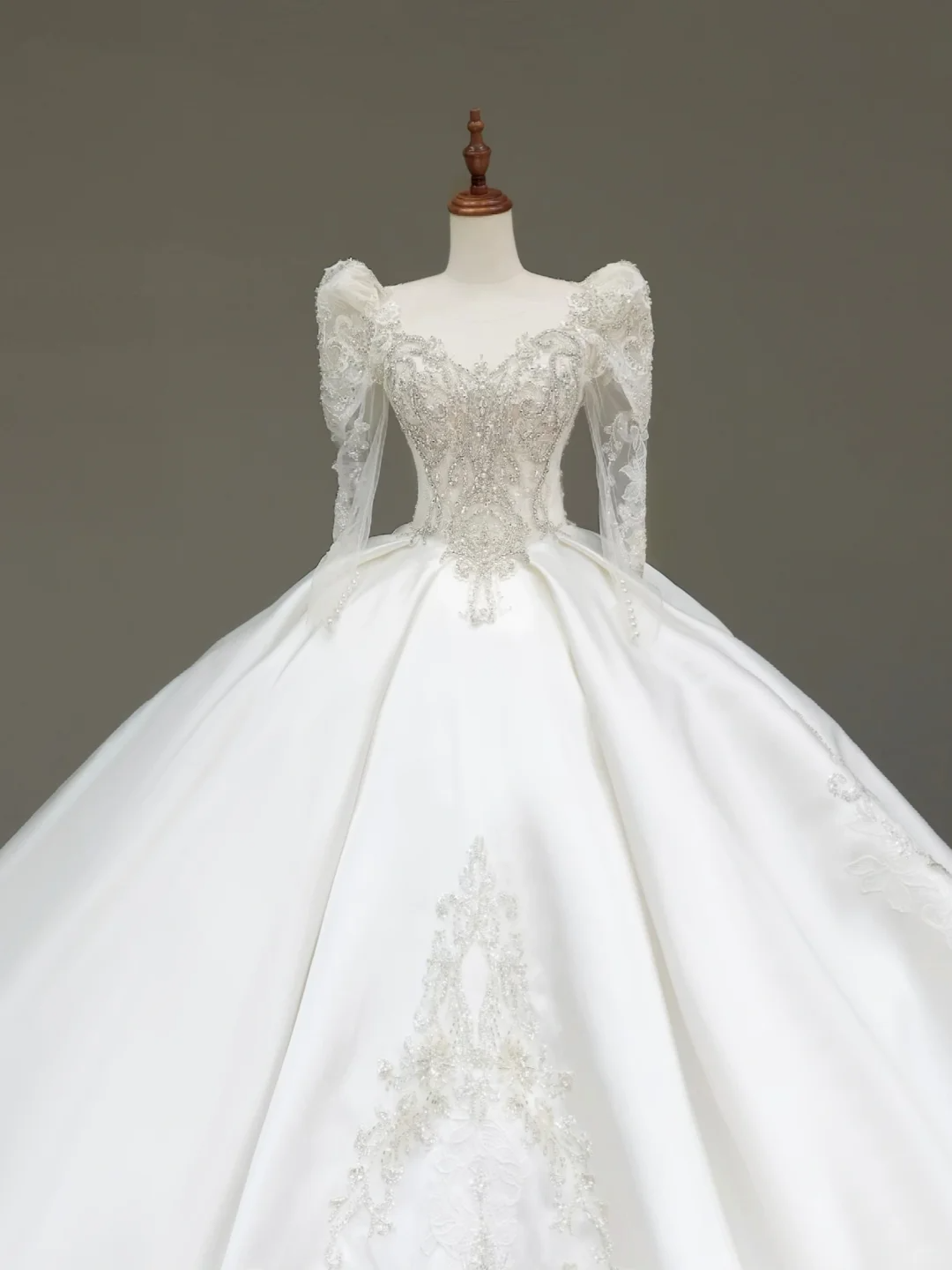 Princess Bridal Gown Ball Gown Sweetheart Long Sleeves White Sequin Wedding Dresses Bridal Gowns DP813