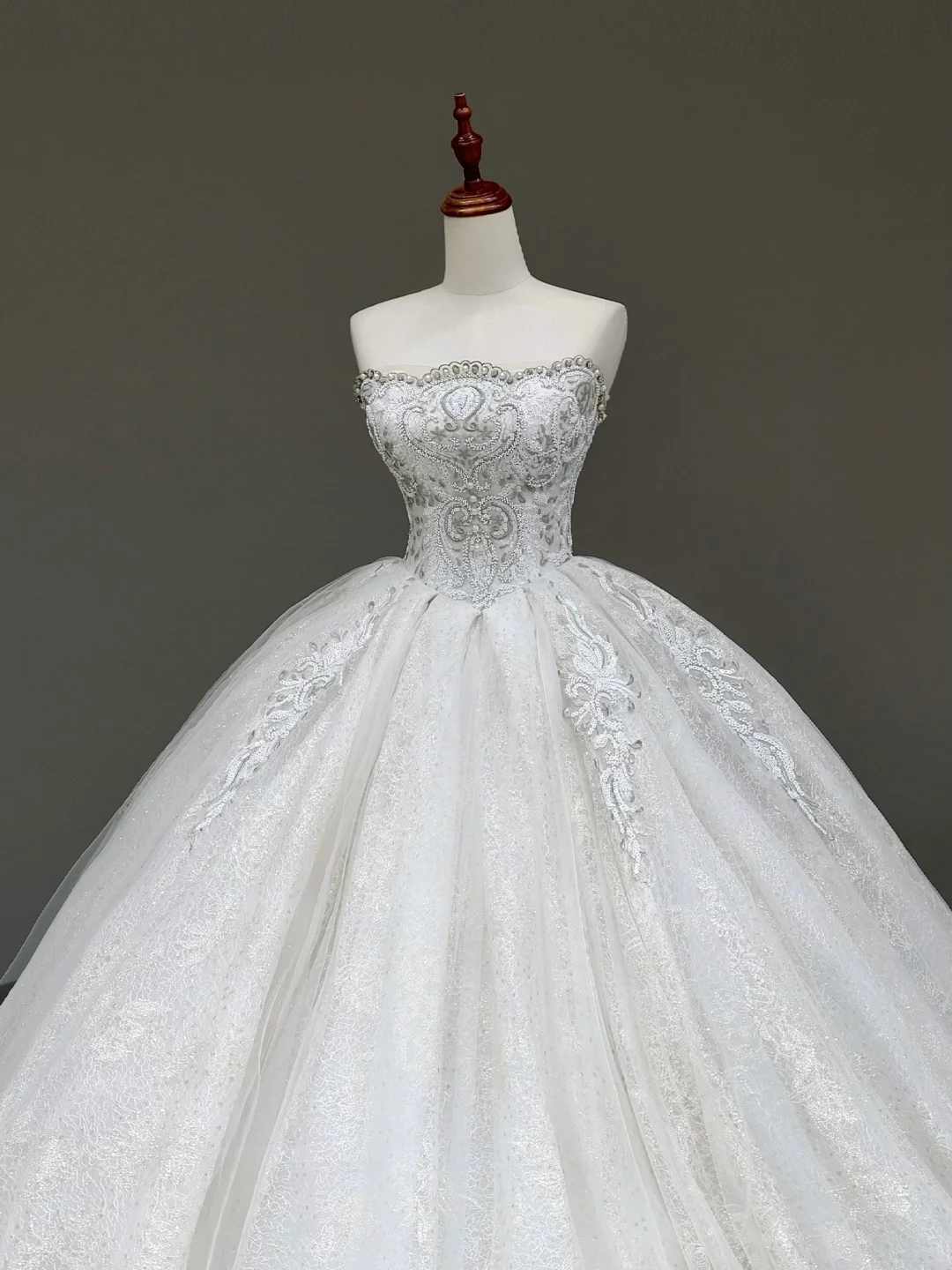 Princess Bridal Gown Ball Gown Strapless Sequin White Beads Wedding Dresses Bridal Gowns DP825