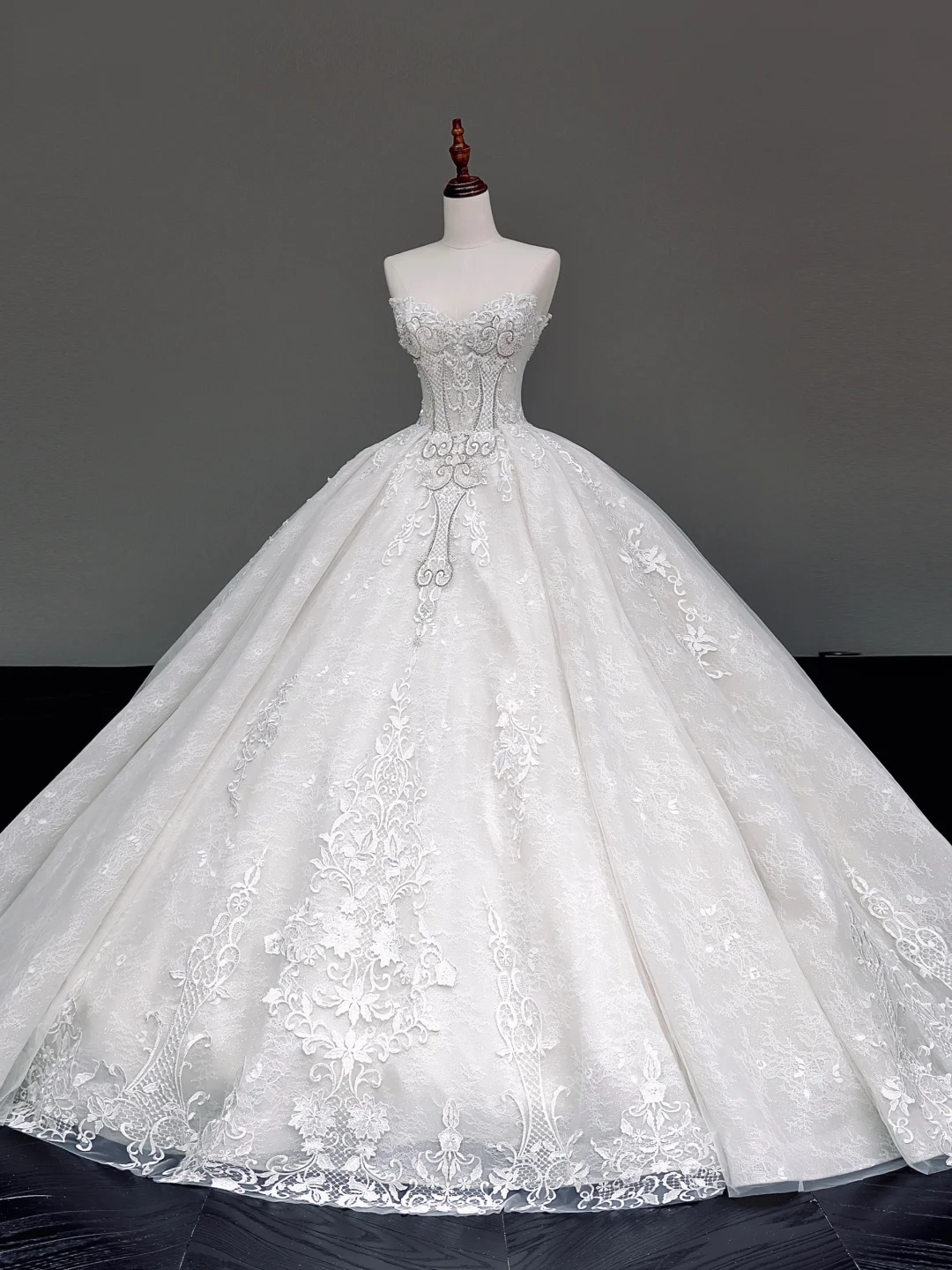 Unique Bridal Gown Ball Gown Sweetheart White Lace Wedding Dresses Bridal Gowns DP844